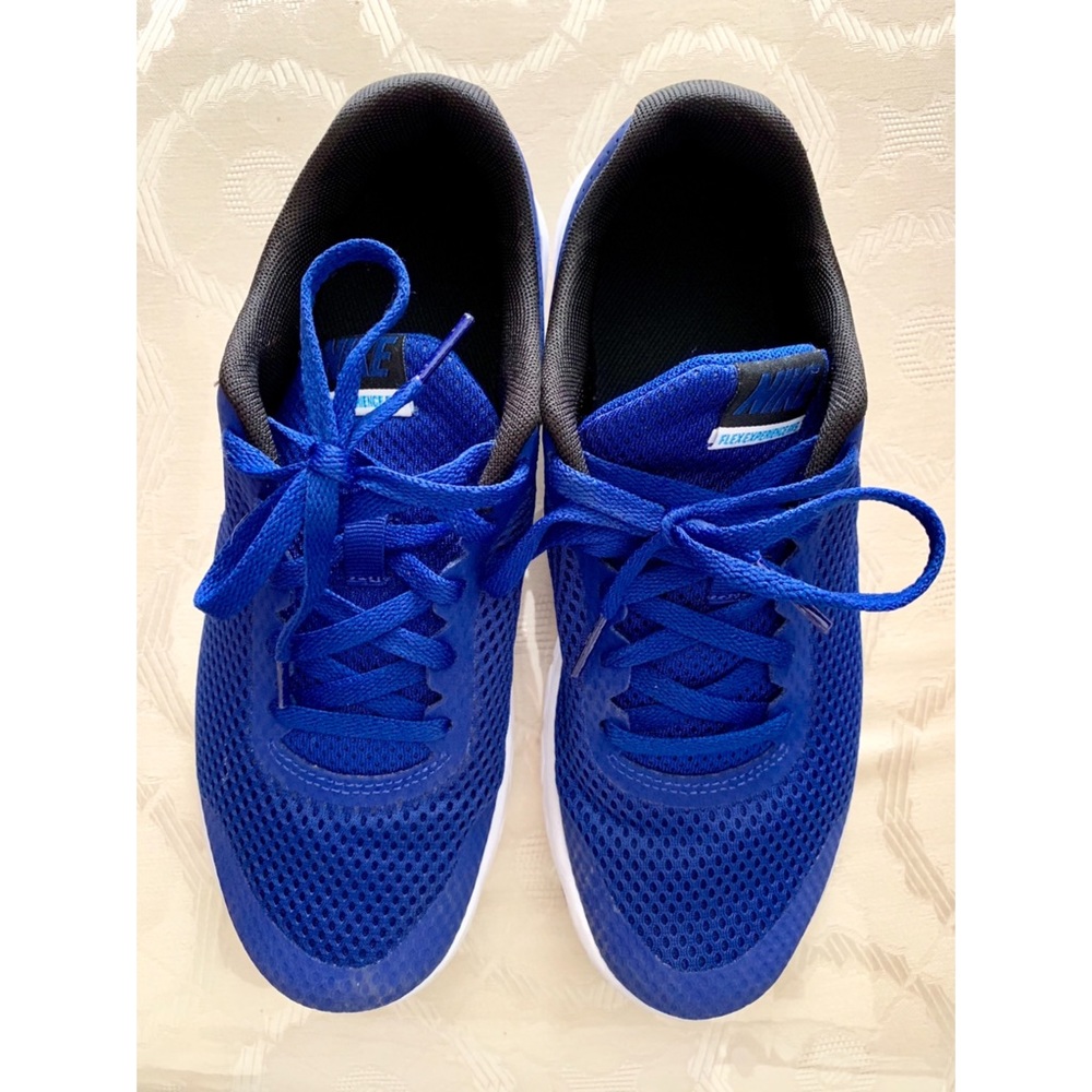 NIKE RUNNING SHOES